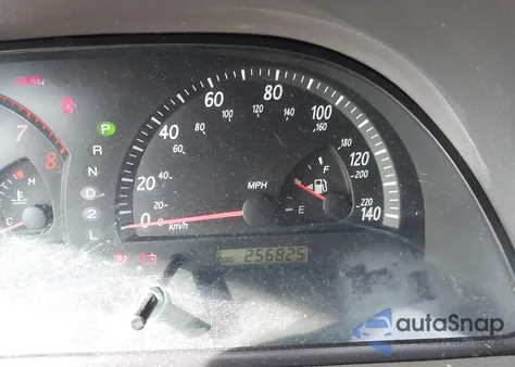 2002 Toyota Camry Le V6 z USA, uszkodzony, nr VIN 4T1BF30K32U020745